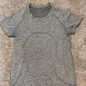 Lululemon Swiftly Tech Short Sleeve Shirt sz 4 Gray Women's Athletic Top